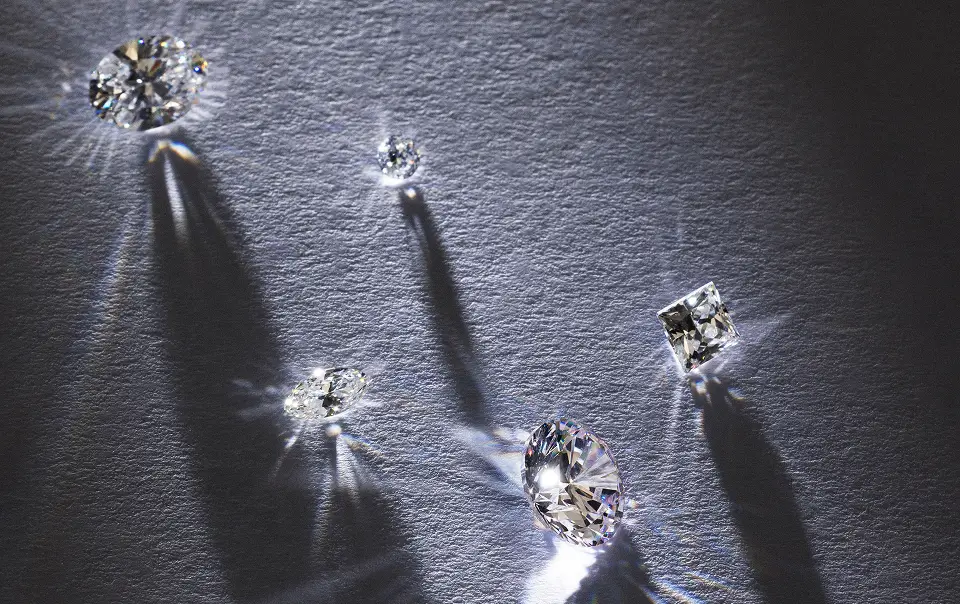 Im Labor gezüchteter Diamant